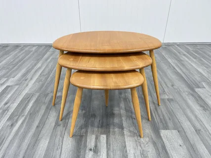 میز عسلی چوبی سه پایه با طراحی مینیمال و کلاسیک